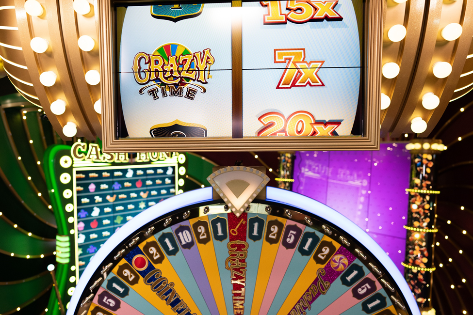 Crazy Time Top Slot reveal above the live wheel